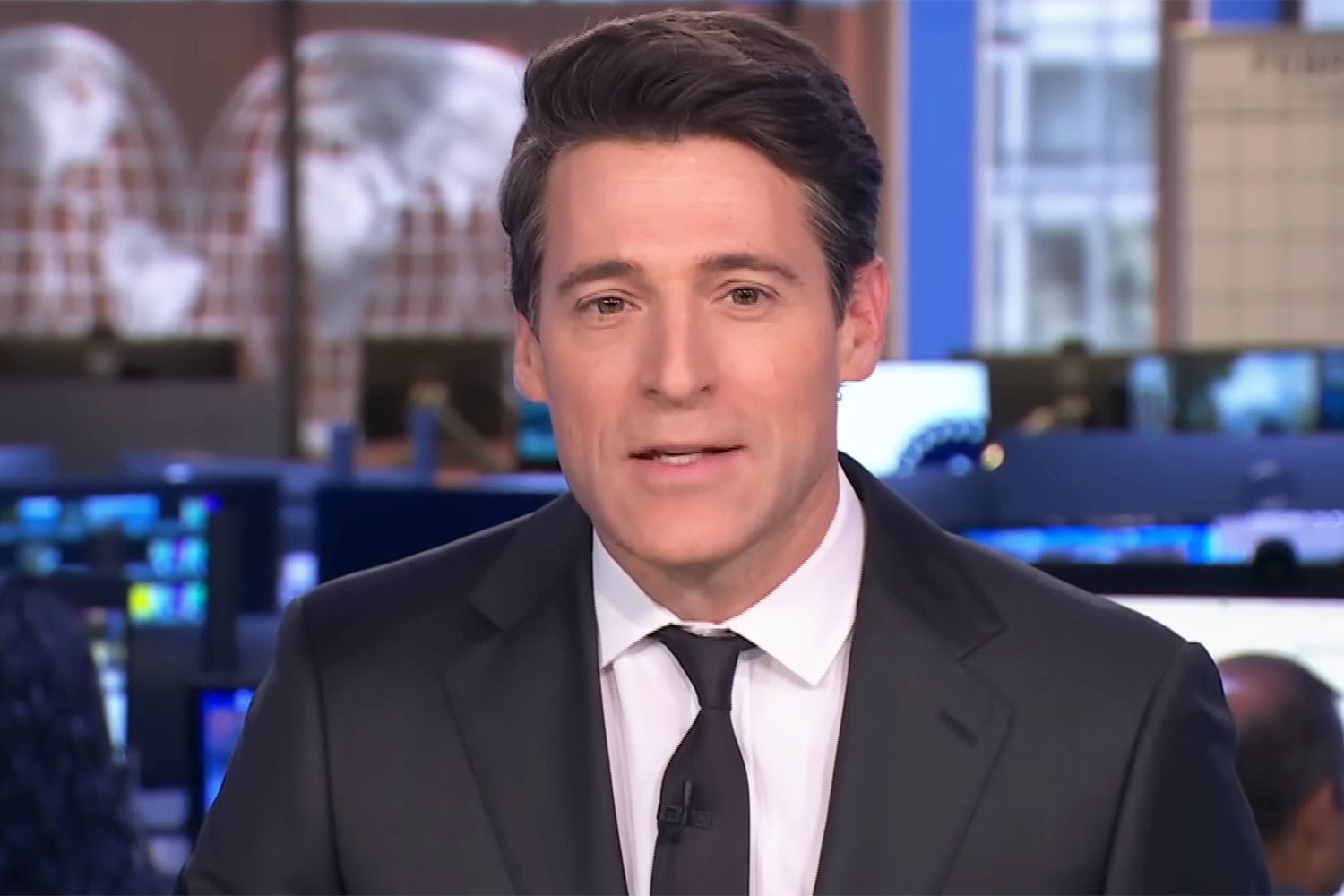 Tony Dokoupil flubs segment transition during CBS Evening News debut — People.com
