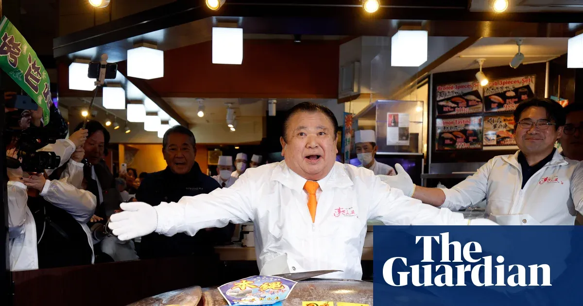 Sushi entrepreneur pays record 510.3m yen for giant bluefin in Tokyo — I.guim.co.uk