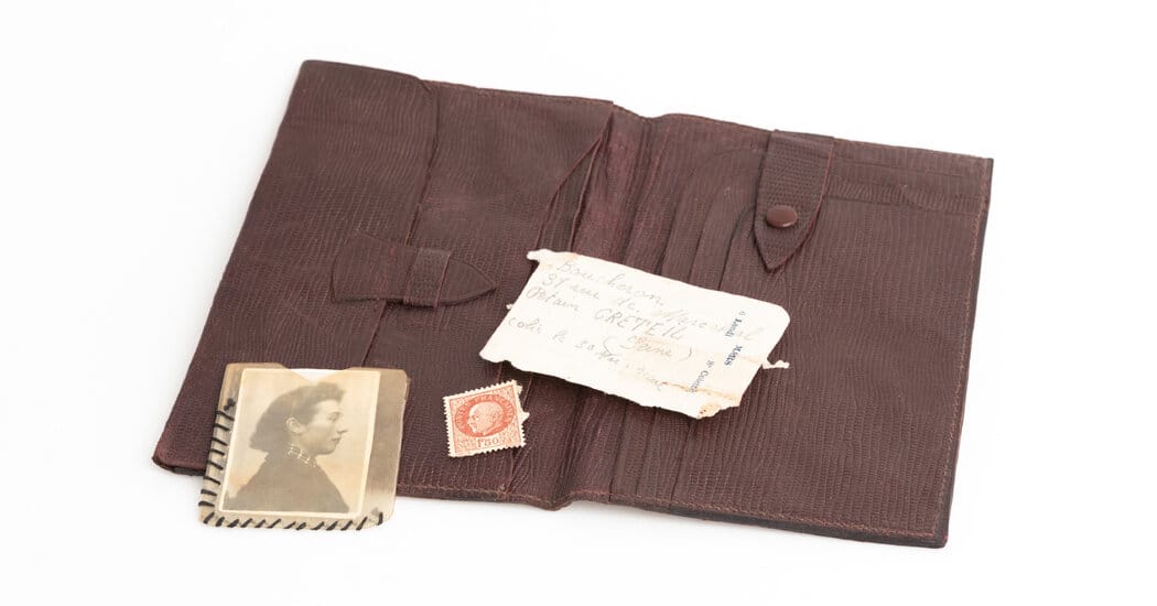 Arolsen Archives returns wartime wallet to daughter in French village — Static01.nyt.com