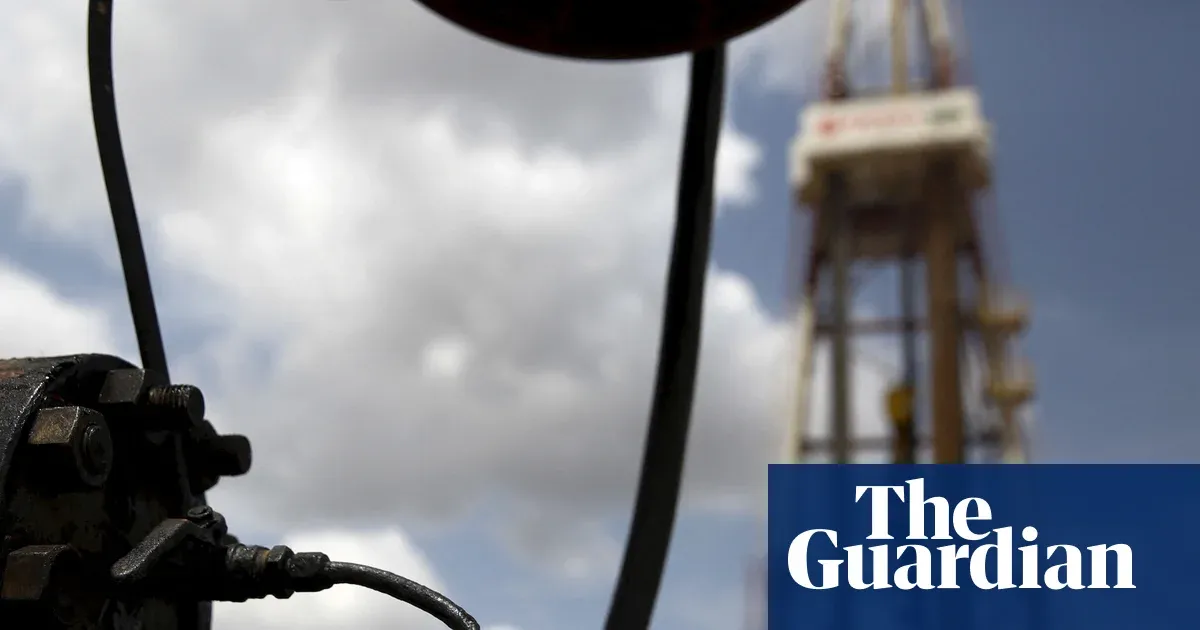 Trump says Venezuela will hand over up to 50m barrels; oil prices fall — I.guim.co.uk