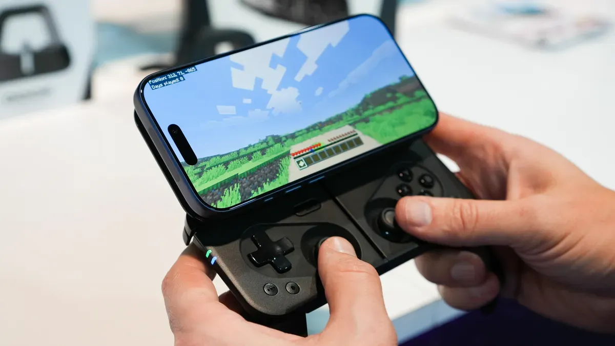 Ohsnap starts shipping $150 Mcon magnetic phone controller after CES demo — Zdnet.com