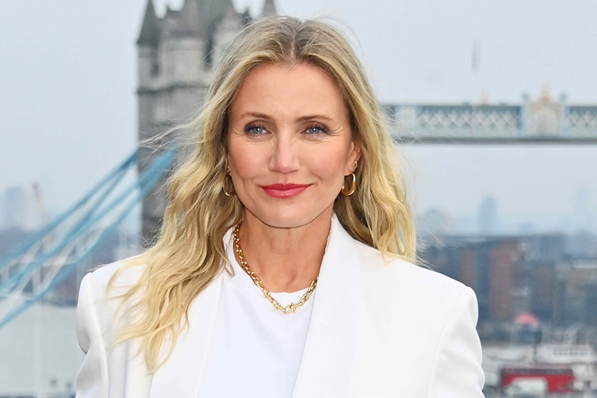 Cameron Diaz’s belt bag sparks affordable hands-free options on Amazon — People.com