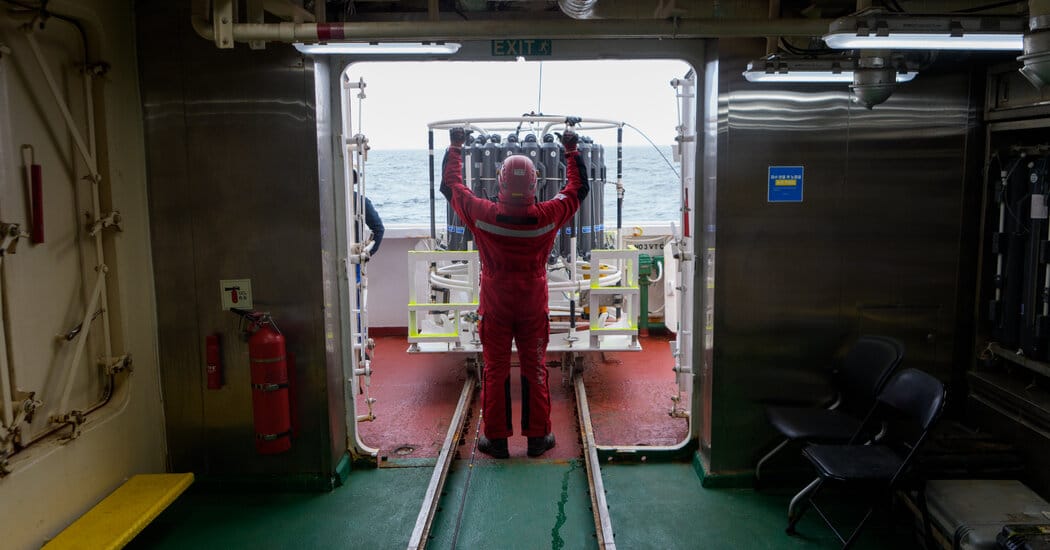 Icebreaker Araon arrives at Thwaites Glacier to begin monthlong research — Static01.nyt.com