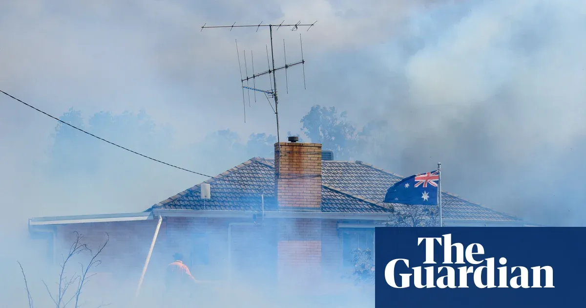 Heatwave pushes Melbourne above 42C as Victoria faces catastrophic fire risk — I.guim.co.uk