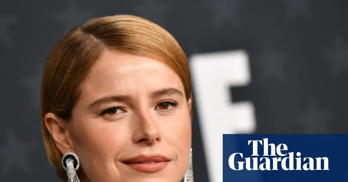 Jessie Buckley hailed for role in Hamnet as awards season builds — I.guim.co.uk