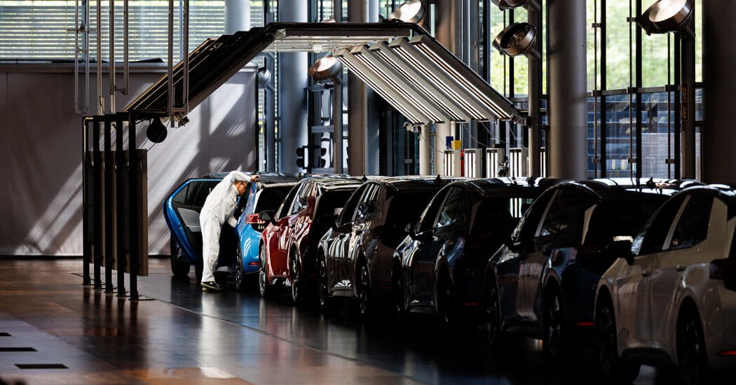 Volkswagen U.S. sales fall 20% as tariffs and end of EV incentives bite — Static01.nyt.com