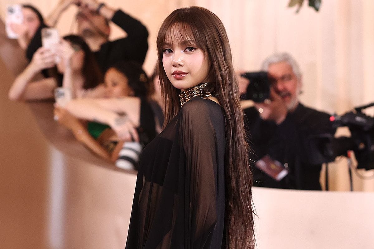 Stars arrive on the red carpet at the 2026 Golden Globes in Los Angeles — People.com