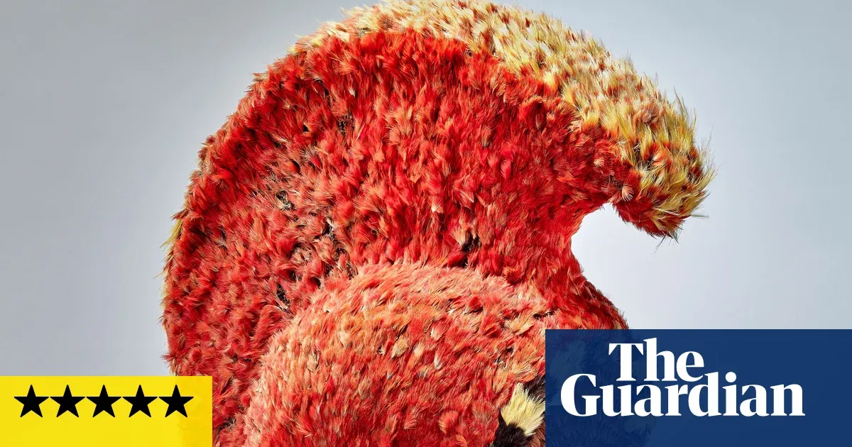 British Museum re-examines Hawaiian-British encounters through feathered treasures — I.guim.co.uk