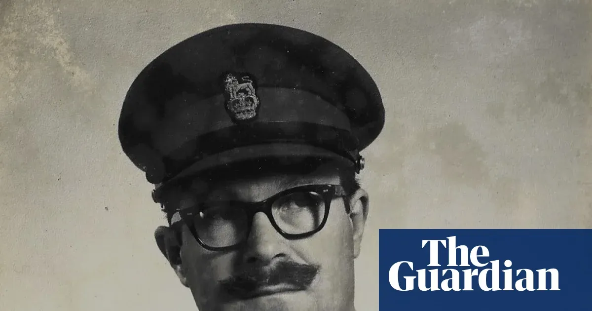 Codename Badger probes alleged double life of army major Robbie Mills — I.guim.co.uk