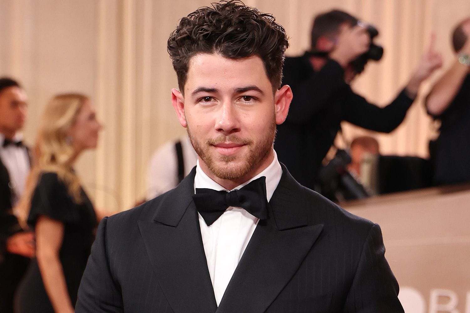 Nick Jonas says social anxiety prompted him to step outside at Golden Globes — People.com