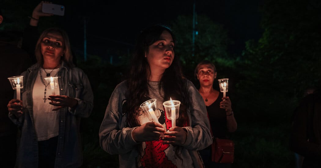 Venezuelan government says it will free political prisoners as families wait — Static01.nyt.com