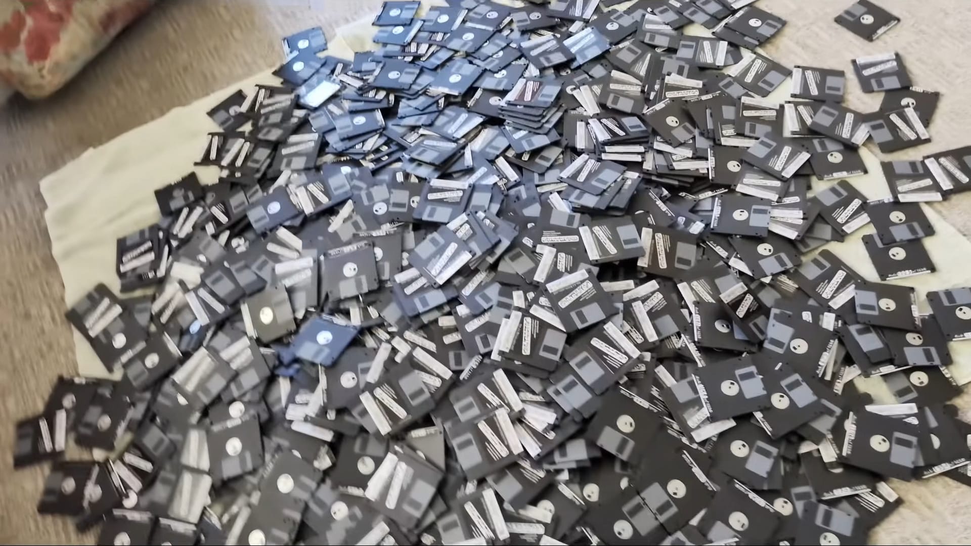 Factorio run from 1,250 floppy disks using custom Fluster filesystem — Cdn.mos.cms.futurecdn.net