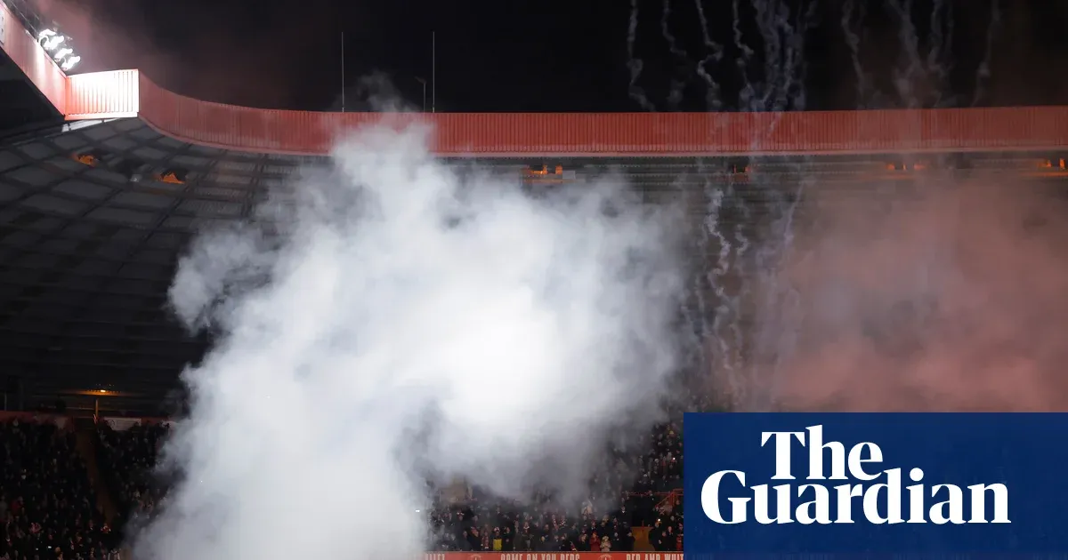 Met launches independent review after Chelsea fans held outside Charlton — I.guim.co.uk