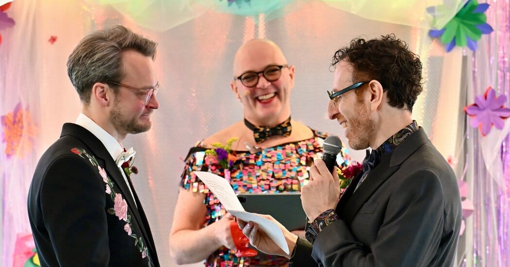 Paul Melnikow and Alan Pierson wed in Chicago with 'queer prom' theme — Static01.nyt.com