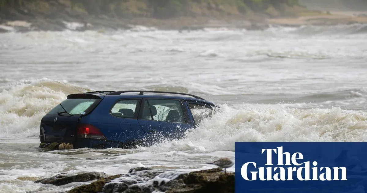 Victorian authorities defend timing of Surf Coast flash‑flood warnings after heavy downpour — I.guim.co.uk