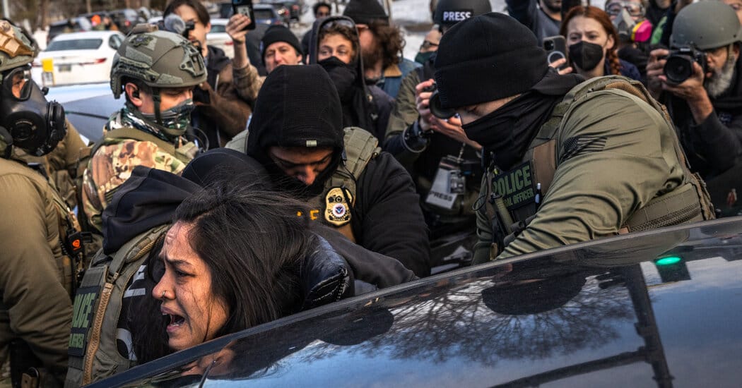 Judge restricts immigration agents’ conduct toward Minnesota protesters — Static01.nyt.com