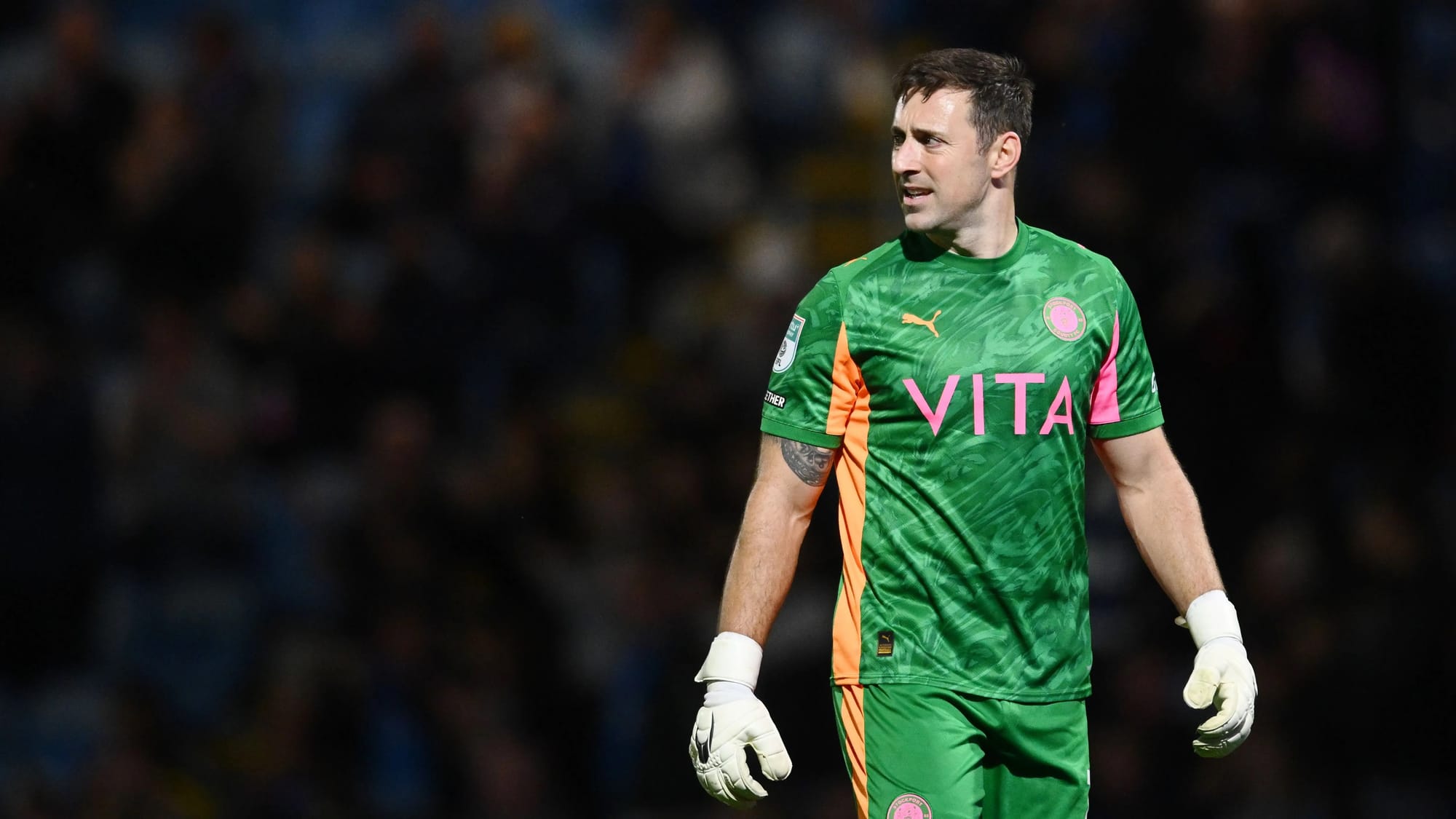 Stockport keeper's calamitous own goal in 3-2 win over Rotherham — Assets.goal.com