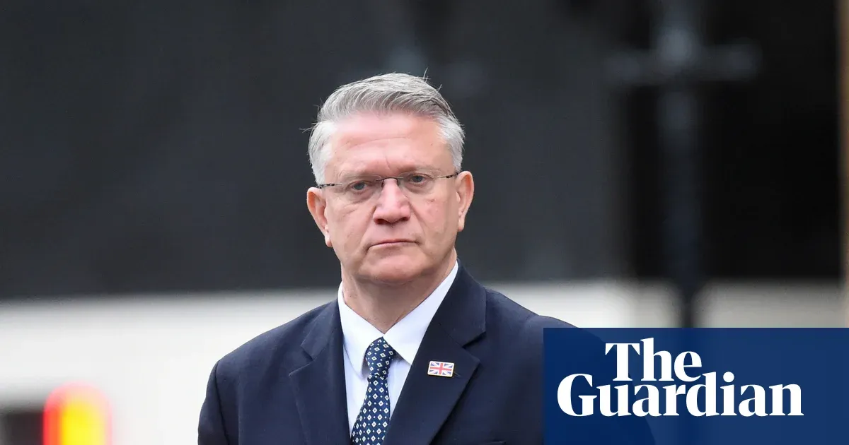 Romford MP Andrew Rosindell defects from Conservatives to Reform UK — I.guim.co.uk