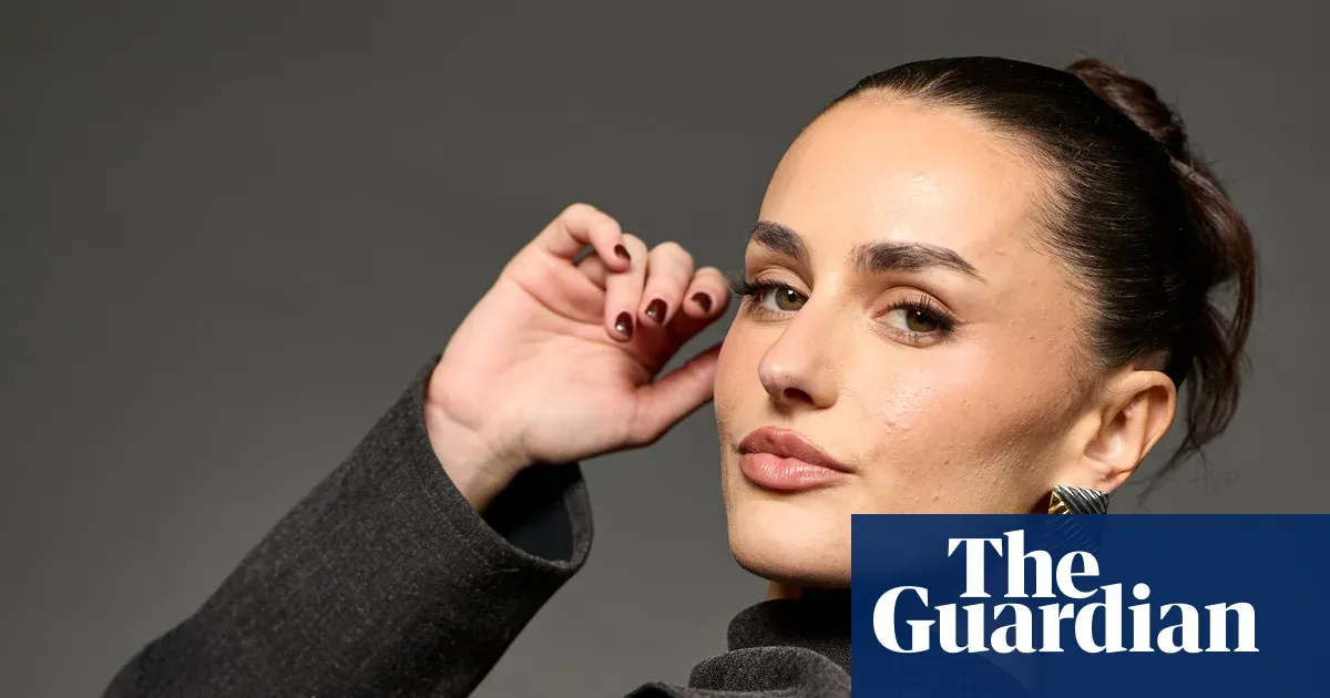 Amber Davies on Strictly abuse and playing Elle Woods in Legally Blonde tour — I.guim.co.uk