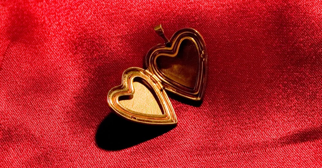 New York Times asks readers for keepsakes kept as reminders of love — Static01.nyt.com