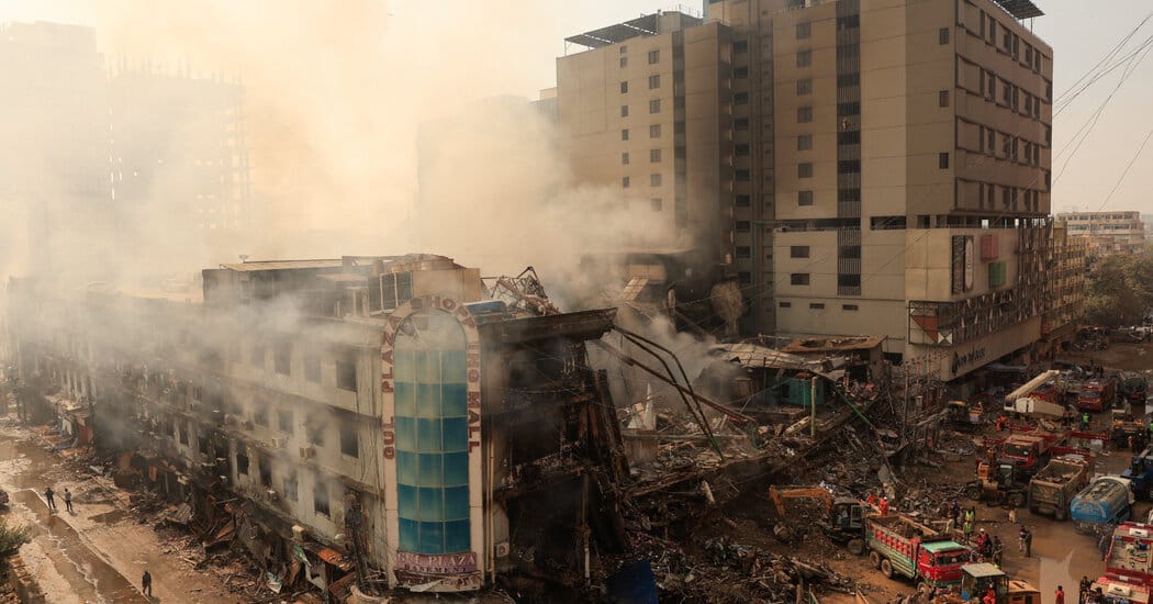 Fire Ravages Karachi’s Gul Plaza, Killing at Least 23 as Response Is Criticized — Static01.nyt.com
