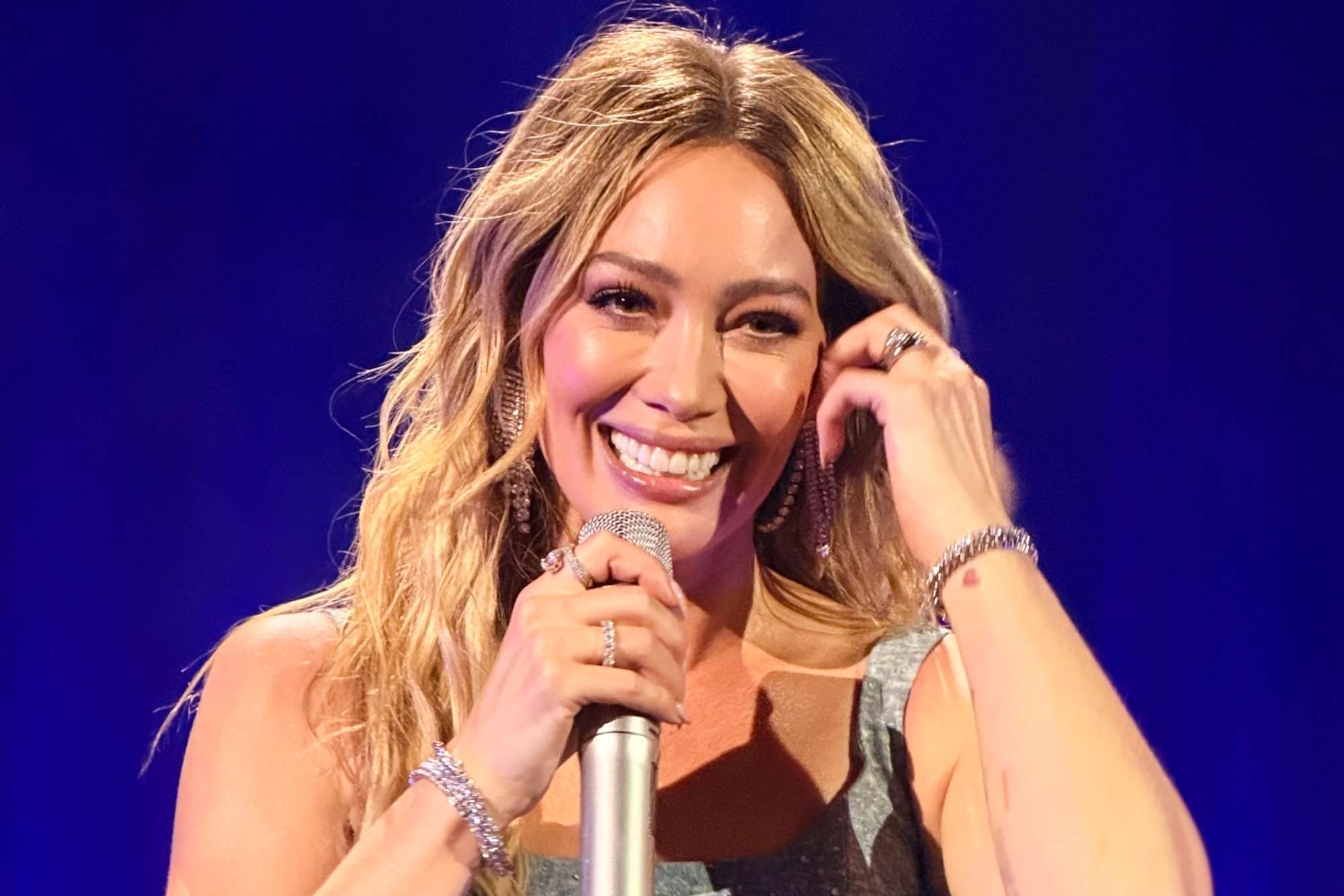Hilary Duff Debuts 'What Dreams Are Made Of' Live at First Concert Since 2015 — People.com