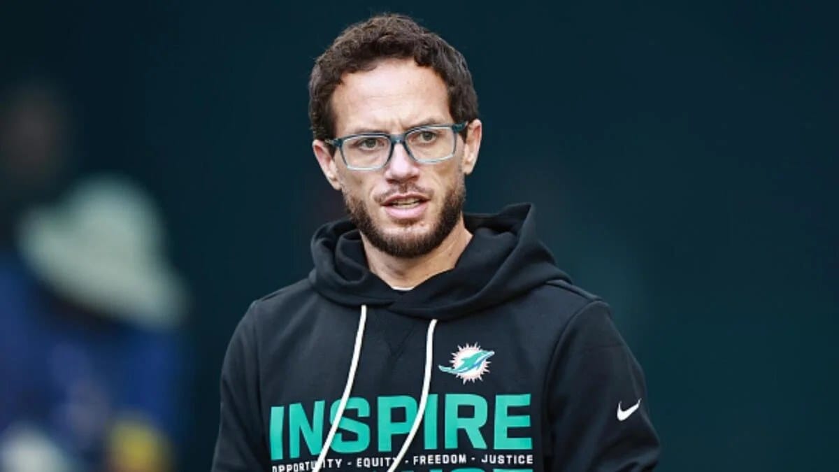 Mike McDaniel withdraws from Cleveland Browns coaching search — Sportshub.cbsistatic.com