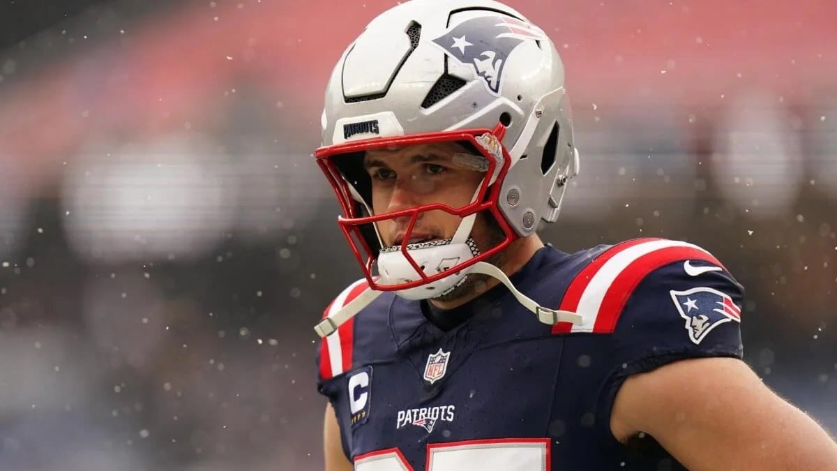 SportsLine expert backs Broncos, Rams and Hunter Henry in three-leg parlay — Sportshub.cbsistatic.com