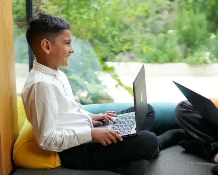 Travelling families keep a British education with King’s InterHigh online school — I.guim.co.uk