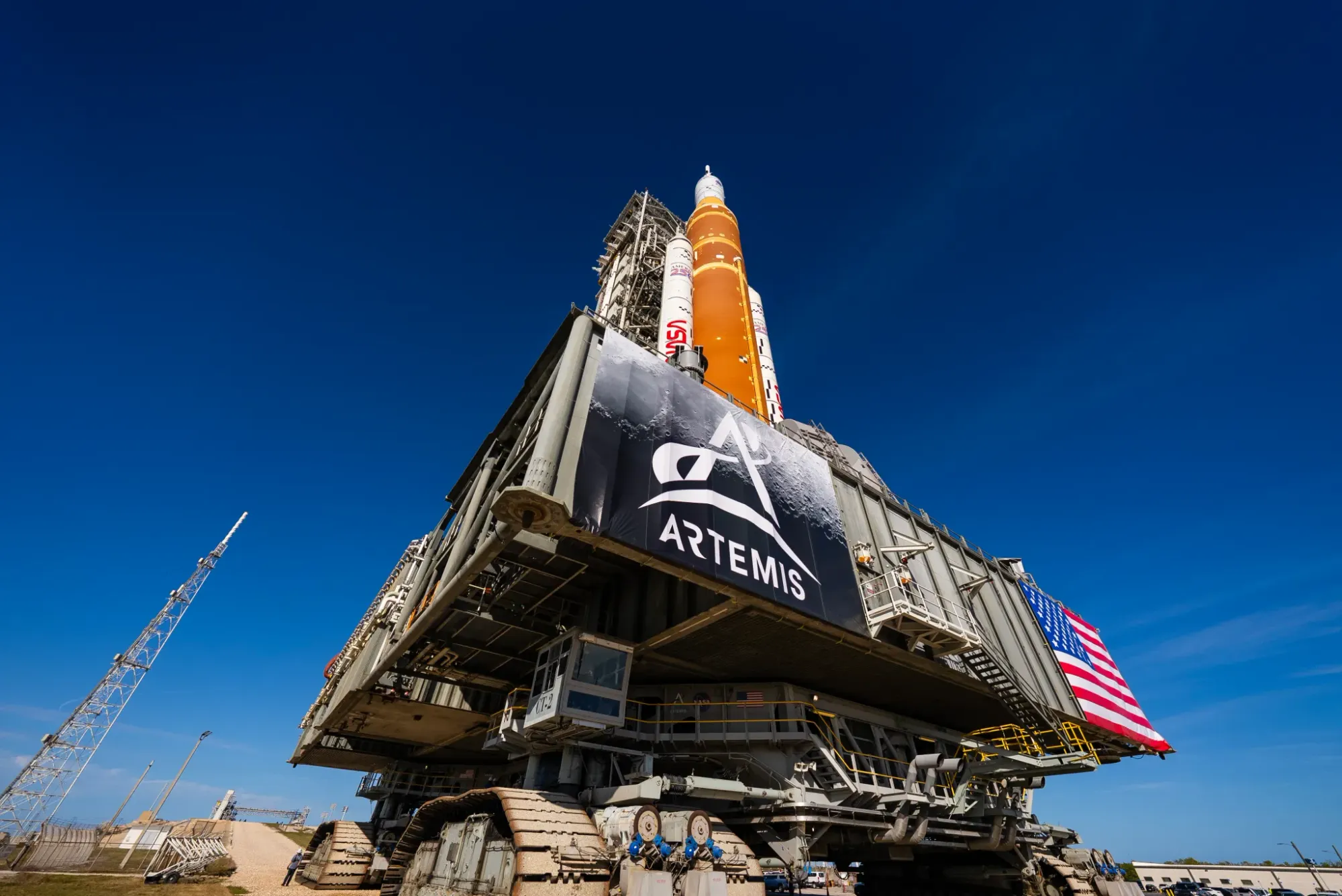 NASA rolls Artemis II SLS rocket and Orion spacecraft to Launch Pad 39B — Nasa.gov