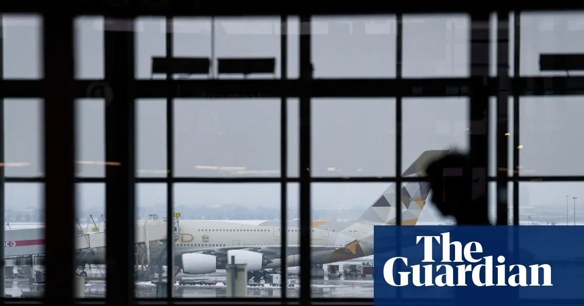 Toronto man charged with wire fraud after allegedly posing as pilot for free flights — I.guim.co.uk