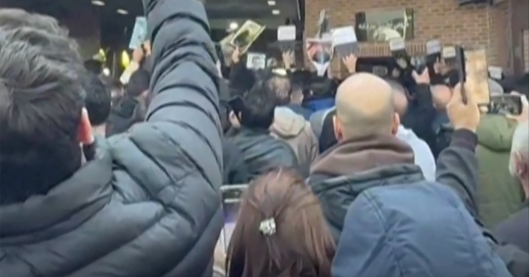 Witnesses and videos show bodies dumped and stacked at Tehran’s Behesht-e Zahra cemetery — Static01.nyt.com