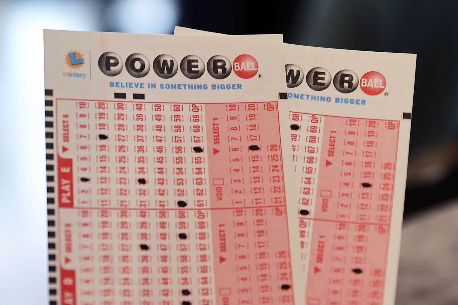 Arkansas player claims $1.8 billion Powerball jackpot, takes $834.9M cash option — People.com