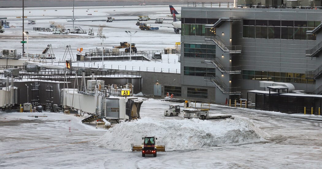 Airlines cancel hundreds of flights ahead of powerful winter storm — Static01.nyt.com