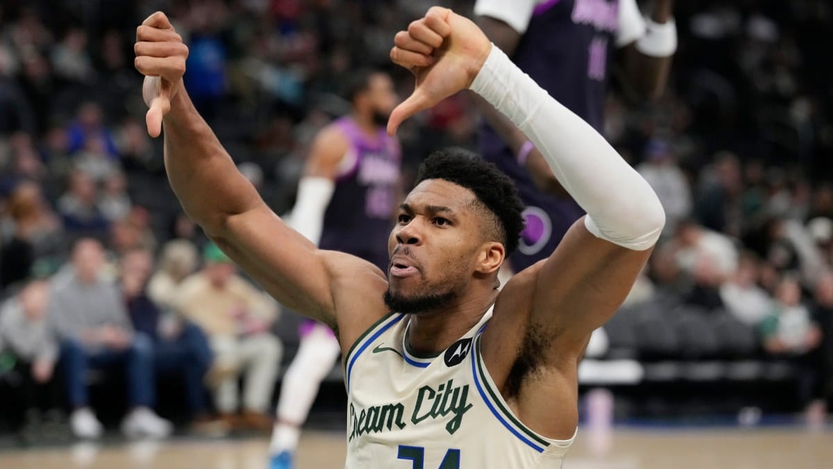 Conversations between Giannis and Bucks have intensified, report says — Sportshub.cbsistatic.com