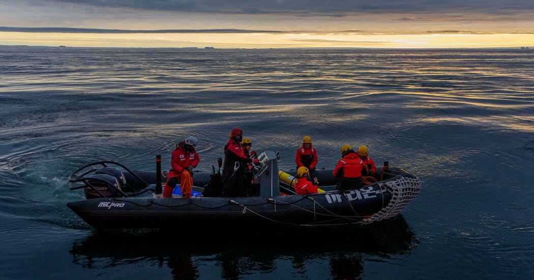 Scientists recover memory cards from underwater robot Gull in Pine Island Bay — Static01.nyt.com
