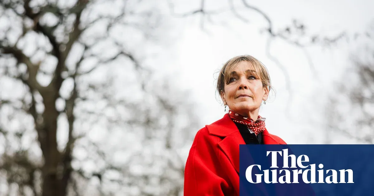 Fiona Collier heard on radio that her parents and sister died in a 1978 helicopter crash — I.guim.co.uk