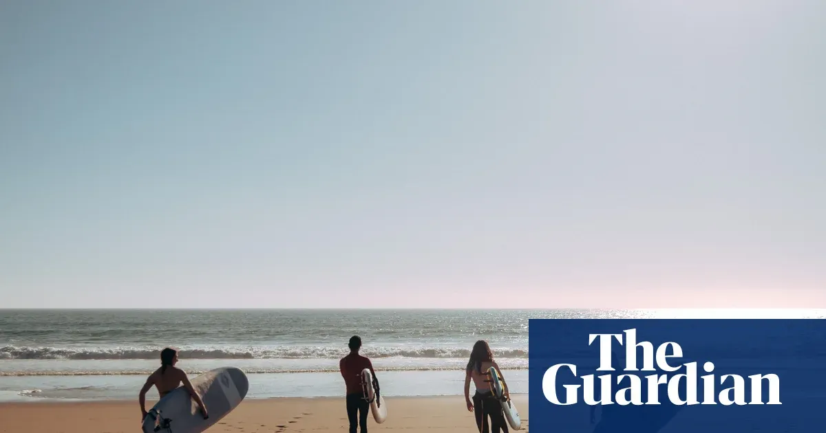 Journalist attends week-long surf and EMDR retreat in Tamraght to face fear of waves — I.guim.co.uk