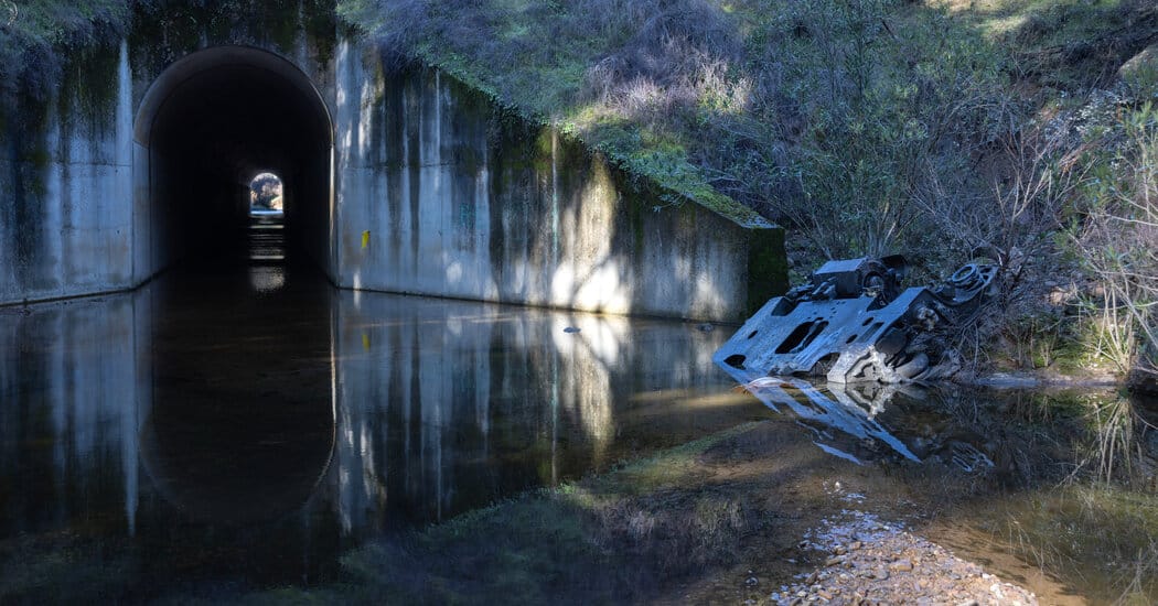 Photographer Finds Undercarriage Piece That May Offer Clues in Spain Crash — Static01.nyt.com