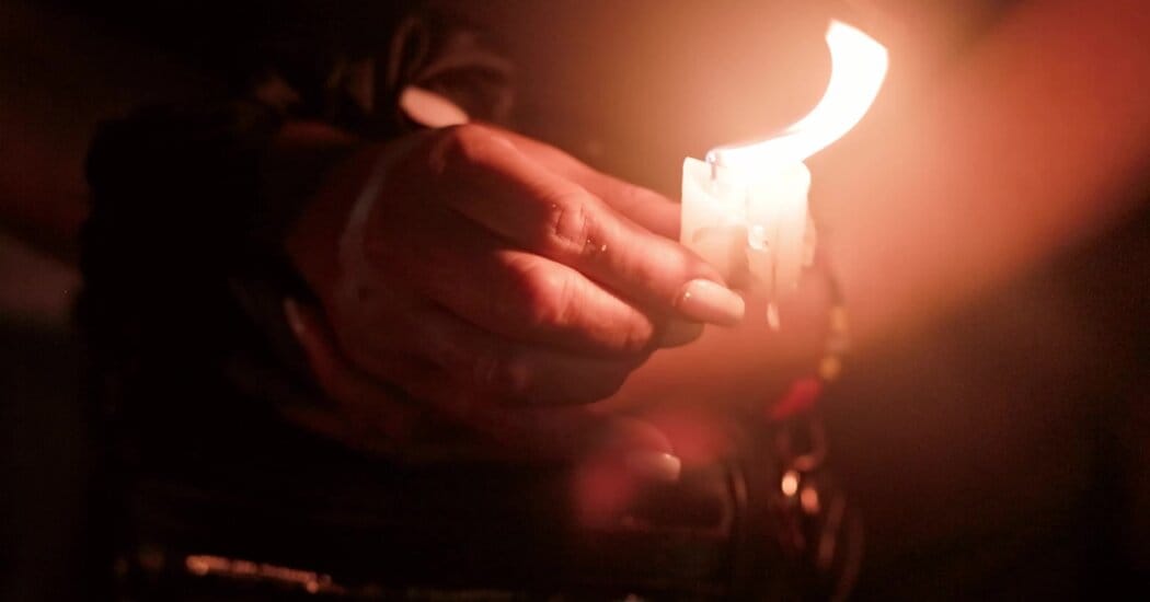 Families search Caracas detention centers as at least 66 detainees remain unaccounted for — Static01.nyt.com