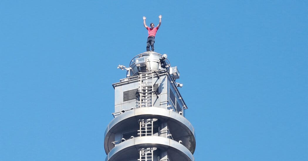 Alex Honnold climbs Taipei 101 without a rope in permissioned ascent — Static01.nyt.com