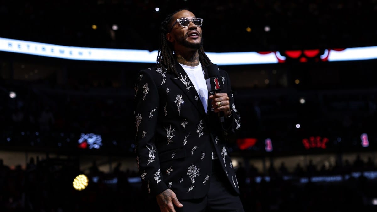 Derrick Rose's No. 1 retired at United Center as Bulls reflect on decline — Sportshub.cbsistatic.com