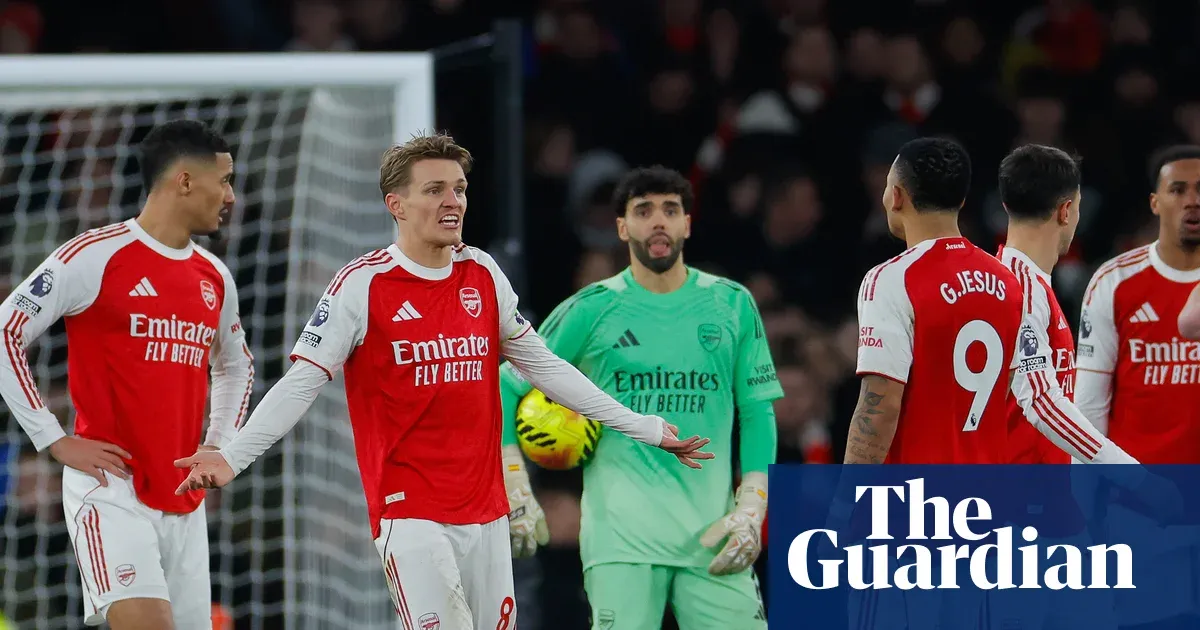 Arsenal mistakes leave Premier League title race alive with gap still four points — I.guim.co.uk