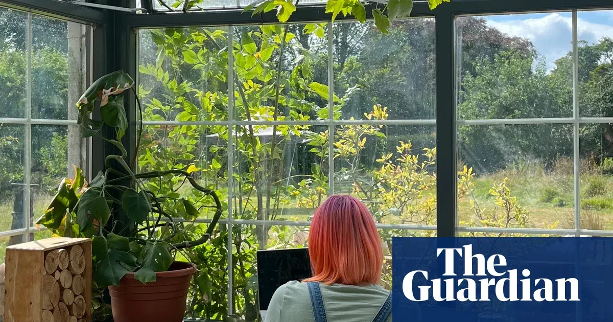 Writer finishes novel after a series of UK writing retreats — I.guim.co.uk