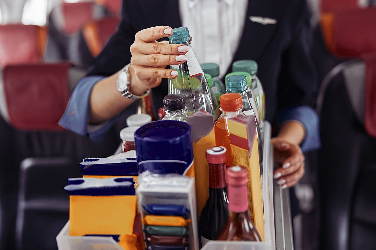 Delta crew allegedly used beverage carts to block disruptive passenger — People.com