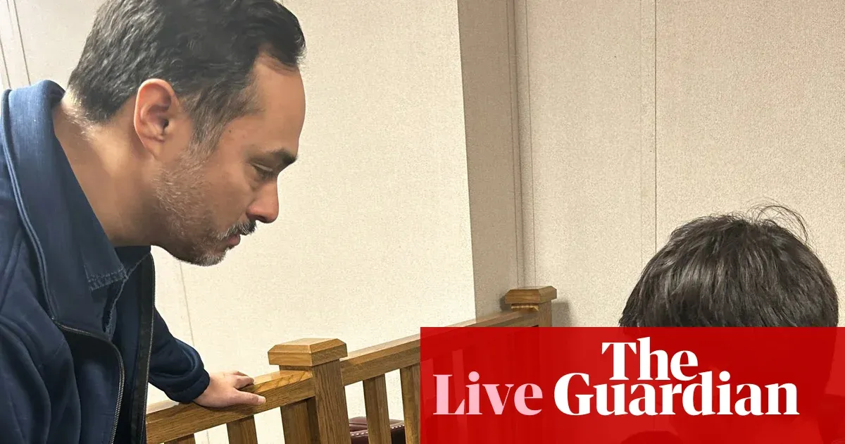 Joaquin Castro visits five-year-old Liam Ramos at Dilley detention center — I.guim.co.uk