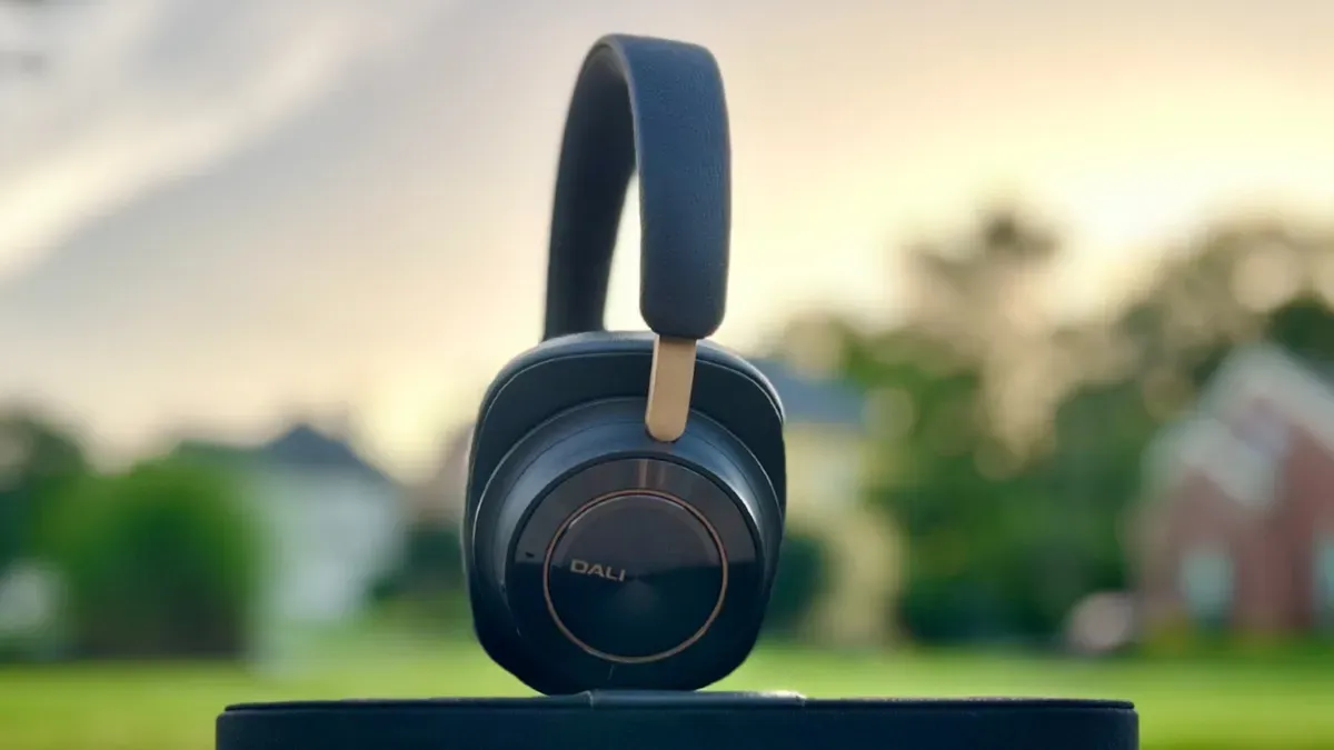 ZDNET hails Dali IO-8 as best-sounding wireless headphones at $1,250 — Zdnet.com