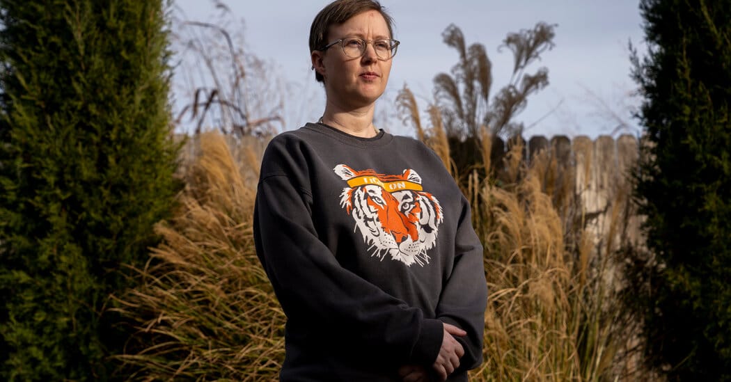 Oklahoma revokes teacher’s license after protest of book ban — Static01.nyt.com