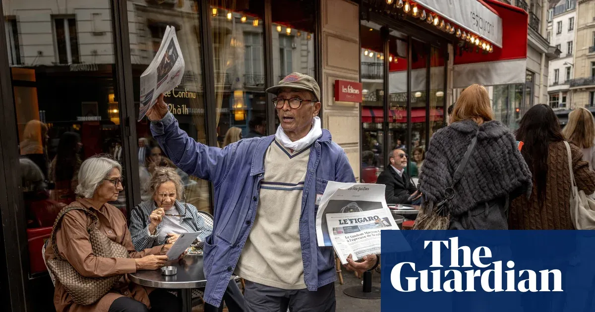 Ali Akbar, Paris’s last newspaper hawker, made a knight of the National Order of Merit — I.guim.co.uk