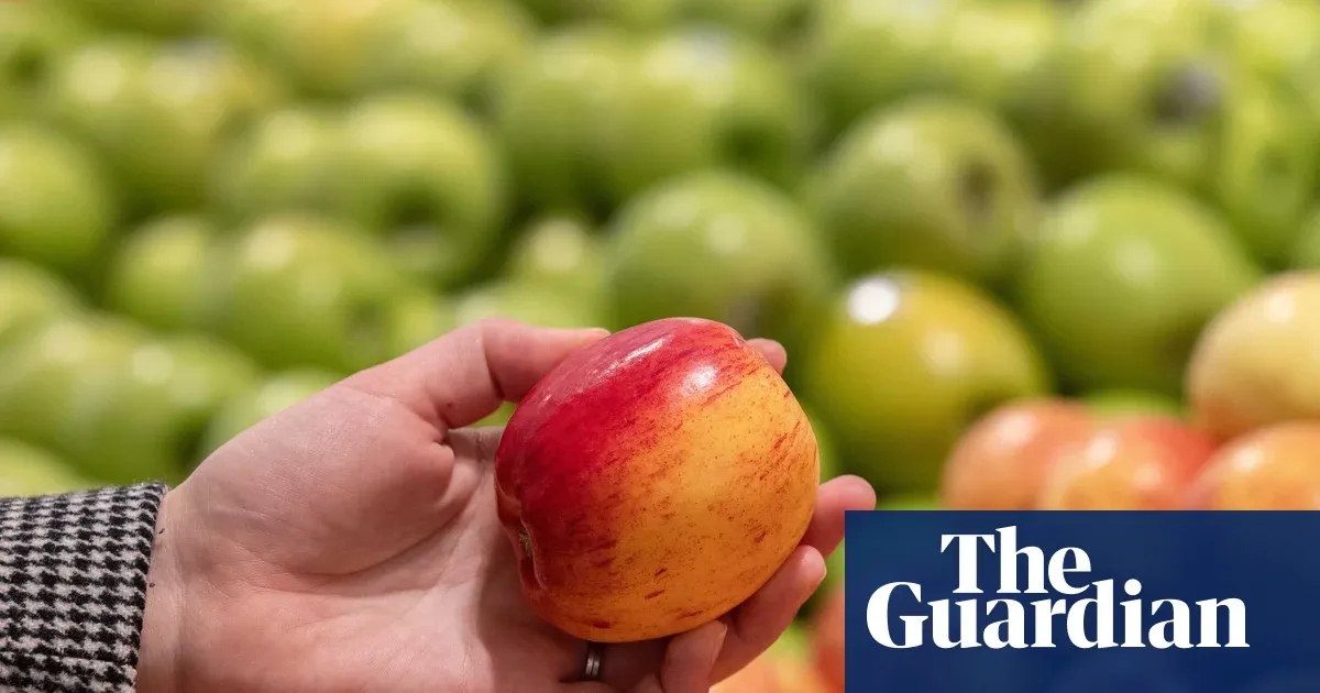 Pesticide cocktails found in apples sold across Europe — I.guim.co.uk
